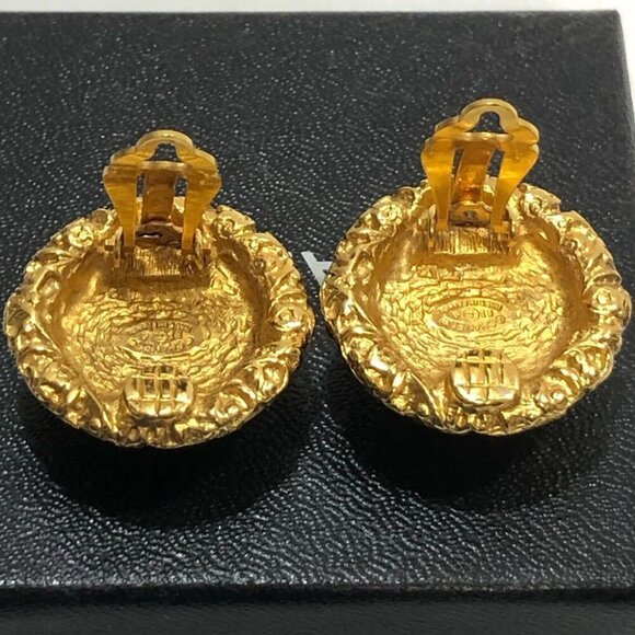 CHANEL Pearl Round Vintage Clip-On Earrings Gold Tone 93A Auth w/Box #2693 - Picture 4 of 8